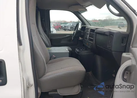 2013 Chevrolet Express 2500 Work Van z USA, uszkodzony, nr VIN 1GCWGFCAXD1140635